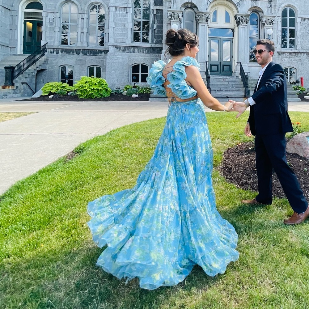 BEAUTIFUL Mac Duggal Ieena Floral Chiffon Gown